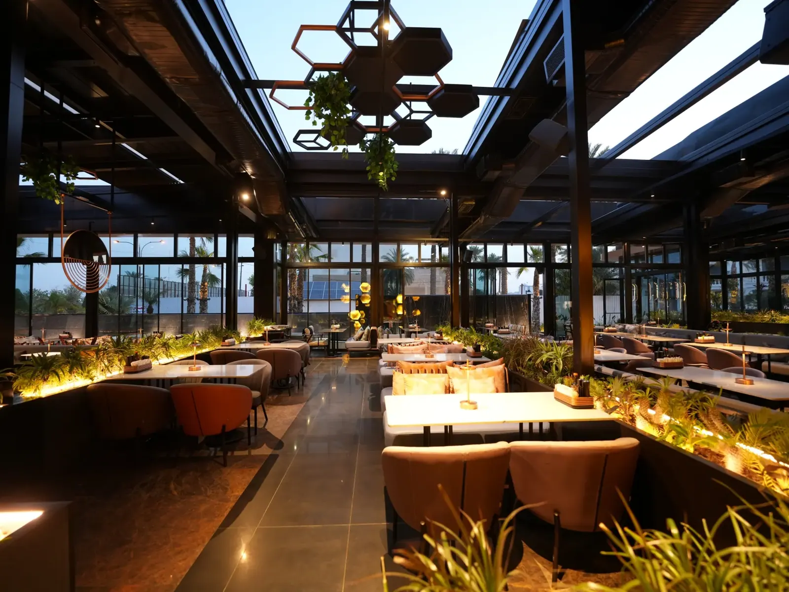 HuQQabaz Mansour, Bağdat, cam tavanlı salon