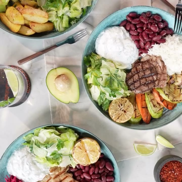 HuQQabaz, salata ve ızgara tabakları