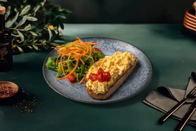 Avokado & Scramble Egg