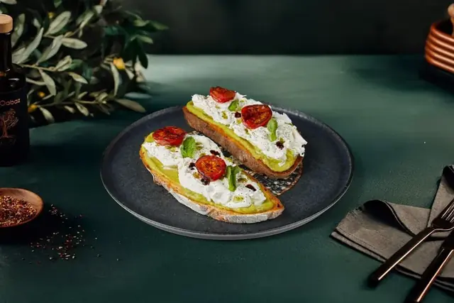 Avokado & Burrata Toast