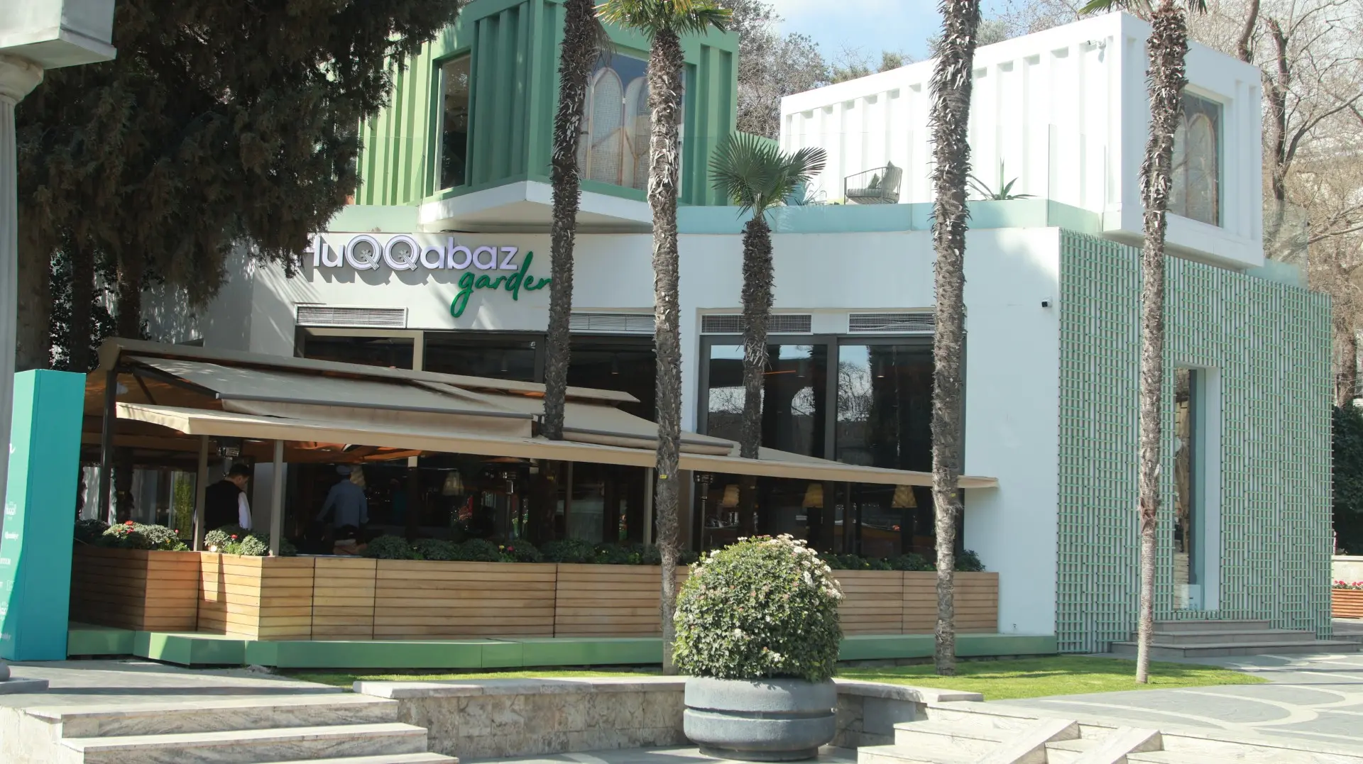 HuQQabaz Garden Bakü, Targovi’deki bina ve terası