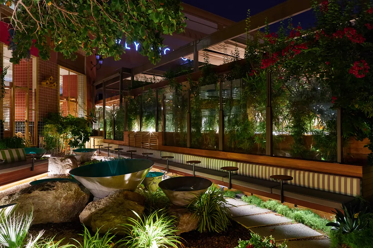 HuQQabaz Garden Dubai, gece, kanopi altı