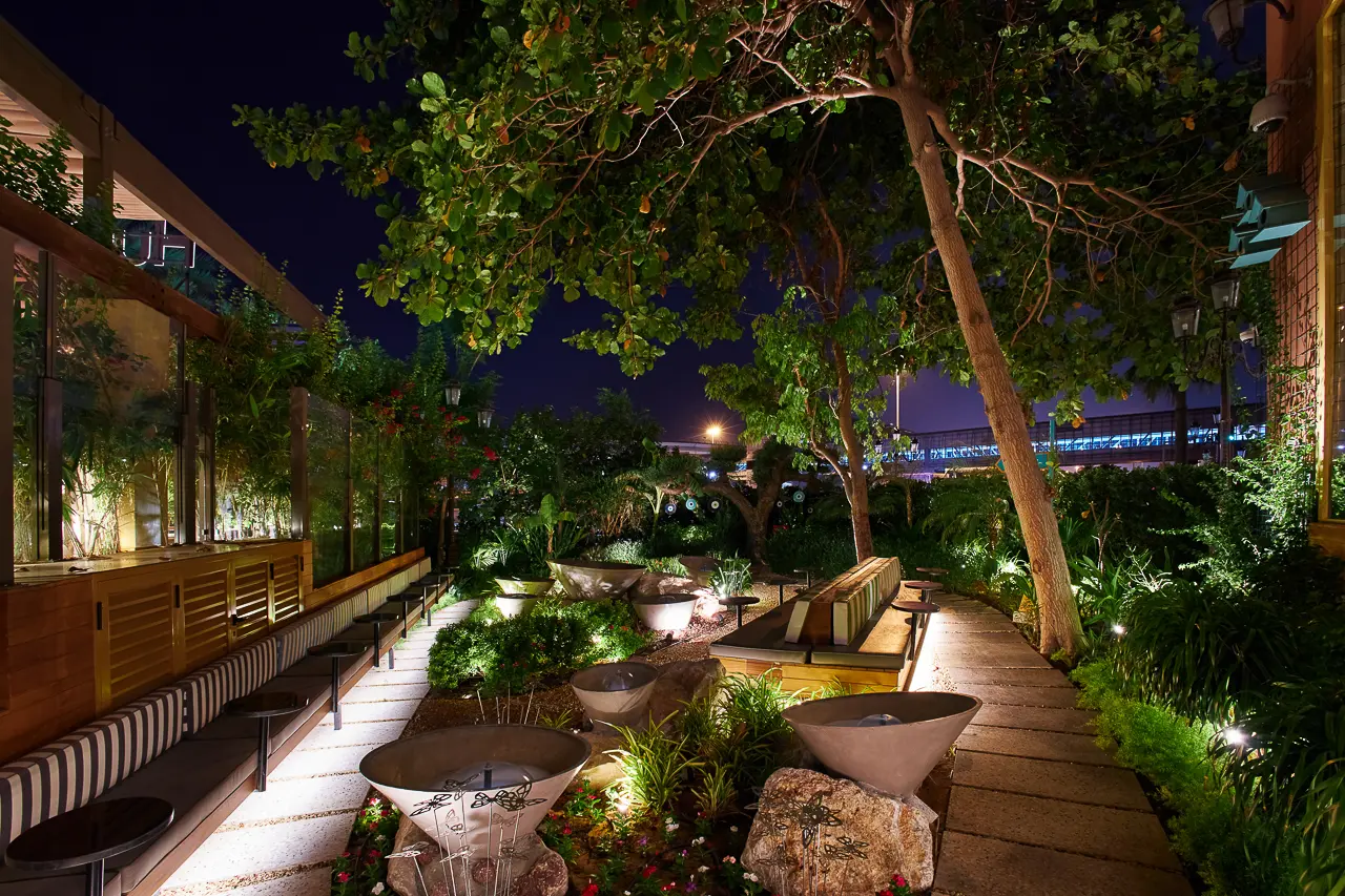 HuQQabaz Garden Dubai, Gece