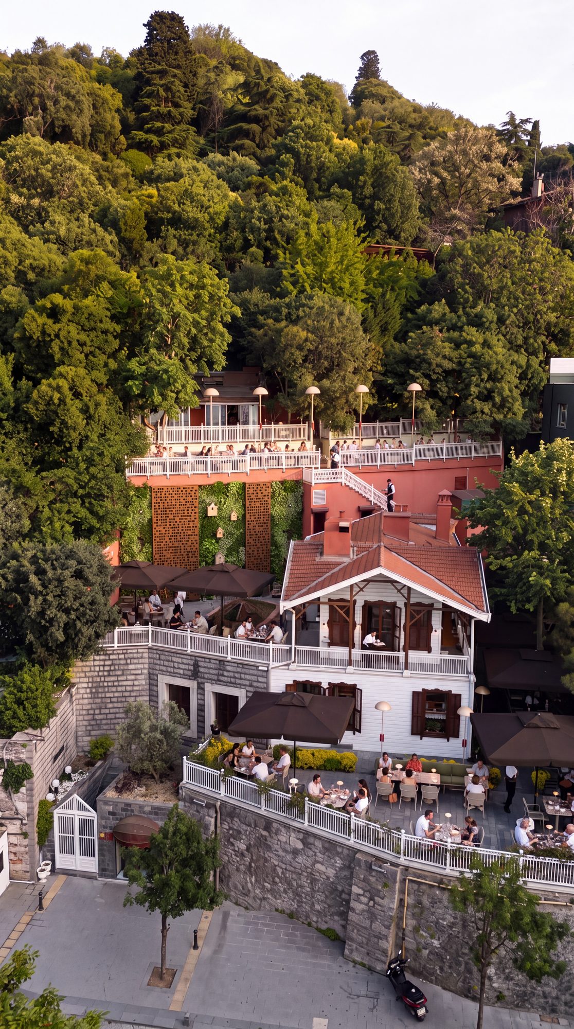 HuQQabaz Garden Köşk Paşalimanı, Boğaz kıyısındaki tarihî köşk, kuşbakışı