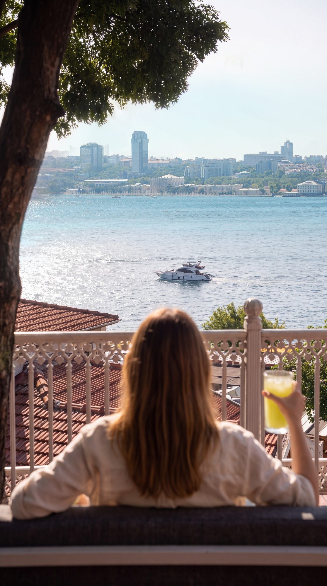 HuQQabaz Garden Köşk Paşalimanı terasından Boğaz manzarası